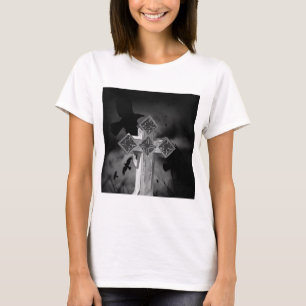 Moonlit GraveYard Gothic Cross met Krogen T-shirt