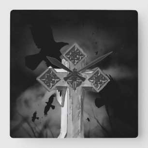 Moonlit GraveYard Gothic Cross met Krogen Vierkante Klok