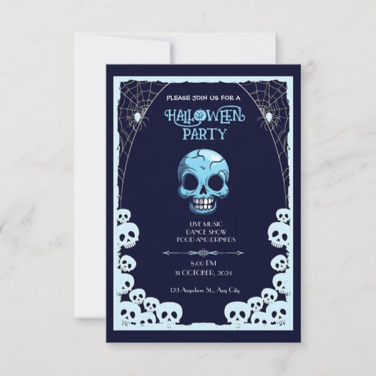 Moonlit Mayhem: een blauwe en zwarte Halloween Kaart (Voorkant)