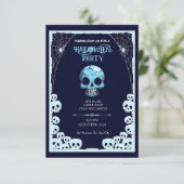 Moonlit Mayhem: een blauwe en zwarte Halloween Kaart (Staand voorkant)