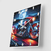 Moonlit rijden met vlag-versierde fiets vierkante klok (Hoek)