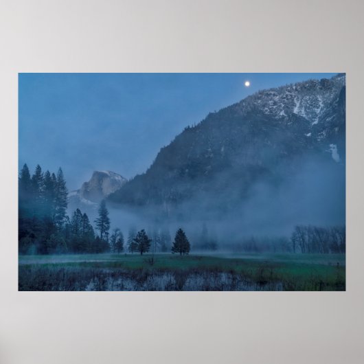 Moonrise & Mist Over Leidig Meadow Poster (Voorkant)