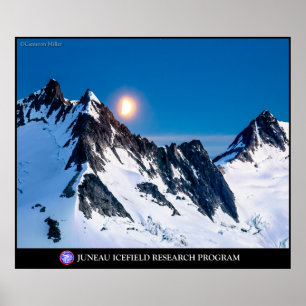 Moonrise over de bergen poster