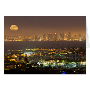 Moonrise over de skyline van San Diego