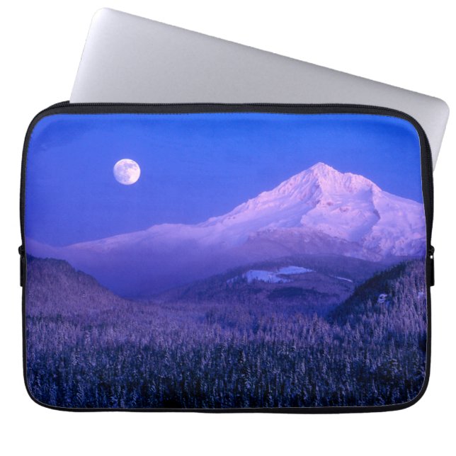 Moonrise Over Mt. Hood Oregon in Winter Laptop Sleeve (Voorkant)