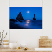 Moonrise reflectie op de zee- en oceaanstacks poster (Keuken)