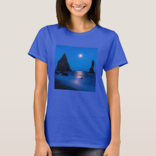 Moonrise Reflection   IJsland, Reynisdrangur T-shirt
