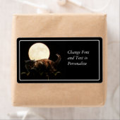 Moonverlichte kat op een hek met volle maan etiket (Insitu)