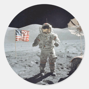 Moonwalk.. Astronaut met Amerikaanse vlag Ronde Sticker