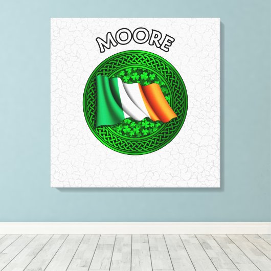 Moore Crest & Celtic Knot op Shamrock Canvas Afdruk (Insitu (Houten vloer))