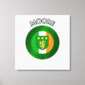 Moore Crest & Celtic Knot op Shamrock Canvas Print (Voorkant)