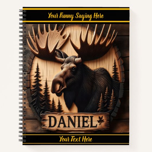 Moose carving te midden van bosschaduwen notitieboek (Voorkant)