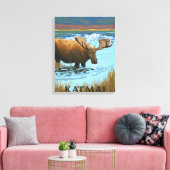 Moose Drink bij het meer van Katmai, Alaska Canvas Afdruk (Insitu (Woonkamer))