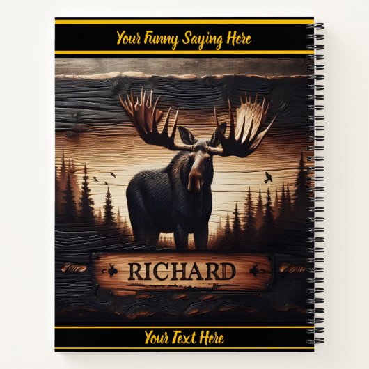 Moose is trots op zonsondergang in bos notitieboek (Achterkant)