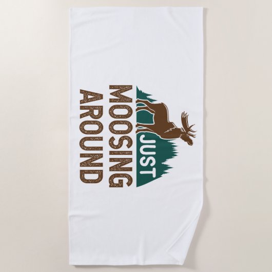 Moose Just Moosing Around Strandlaken (Voorkant)