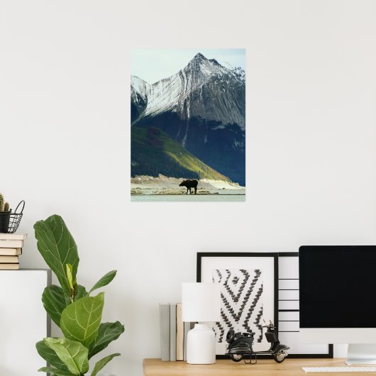 Moose op Medicine Lake Poster (Thuiskantoor)
