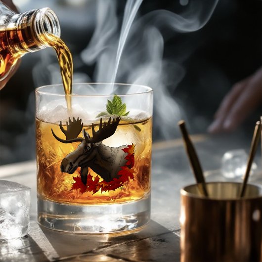Moose rode esdoornbladeren whisky glas