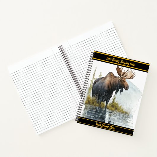 Moose wades in het vredige noordelijke meer notitieboek (Binnen)