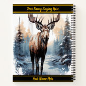 Moose zwerft door een vredig winterbos notitieboek (Achterkant)