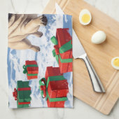 Mops die in de sneeuw rent met kersthoed theedoek (Quarter Fold)