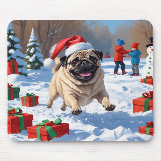 Mops die in de sneeuw rent met kerstmuts muismat (Voorkant)