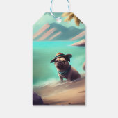 Mops genietend van strand schilderkunst cadeaulabel (Achterkant)