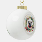 Mops Kerstkrans Festieve Pup Keramische Bal Ornament (Links)