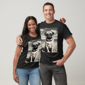 Mops met zonnebril op het strand t-shirt (Unisex)