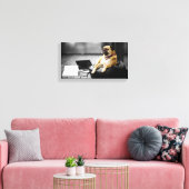 Mopshond in rust canvas afdruk (Insitu (Woonkamer))