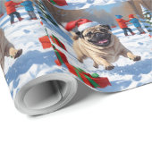 Mopshond loopt in de sneeuw met kerst Pet Cadeaupapier (Rol Hoek)