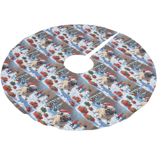 Mopshond loopt in de sneeuw met kerst Pet Kerstboom Rok (Gekanteld)