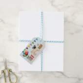 Mopshond met vossenbont viert Verjaardag Cadeaulabel (Met Touw)