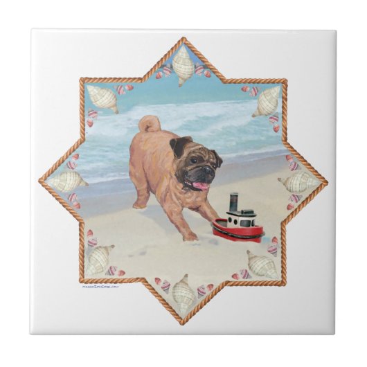 Mopshond op het Strand Tegeltje (Voorkant)