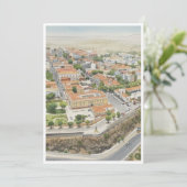 Morabeza Creations – Sunlit Hilltop Town Cityscape Bedankkaart (Staand voorkant)