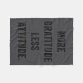 More Gratitude Less Attitude Fun Insrational Motiv Fleece Deken (Voorkant (Horizontaal))