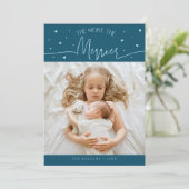 More The Merrier Christmas Teal Photo Birth  Aankondiging (Staand voorkant)