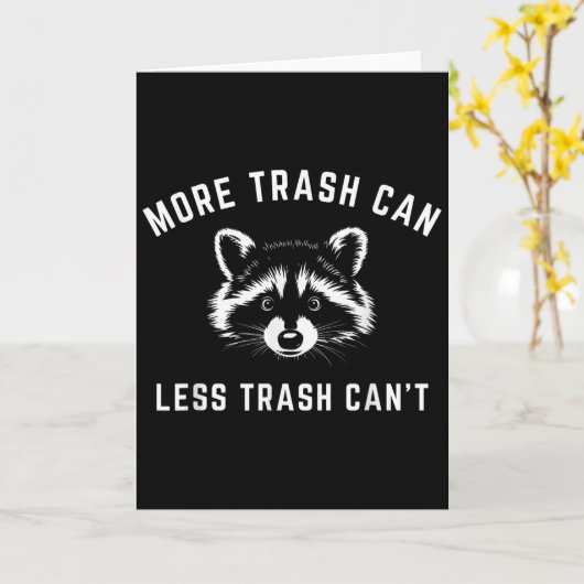 More Trash Can, Less Trash Can't - Funny Raccoon Kaart (Gele Bloem)