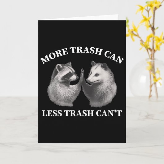 More Trash Can Less Trash Can't Funny Raccoon Ossu Kaart (Gele Bloem)