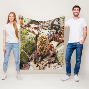 Morel paddenstoel in het wild fleece deken