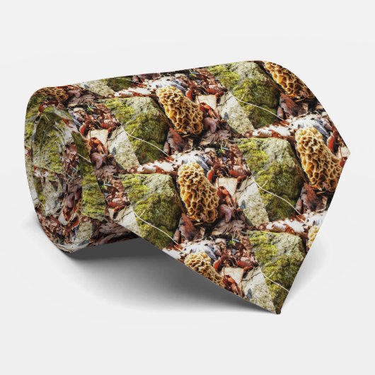 Morel paddenstoel in het wild stropdas (Opgerold)