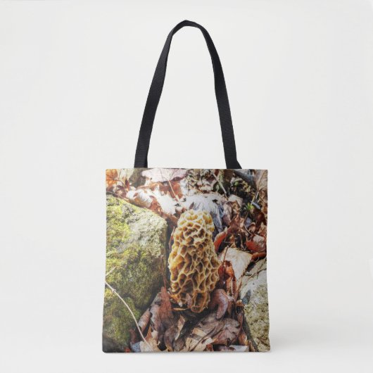 Morel paddenstoel in het wild tote bag (Voorkant)