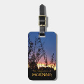 Morning Colors Rise between Wildflower Silhouettes Bagagelabel (Voorkant verticaal)