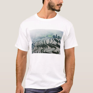 Morning Fog boven rijstvelden T-shirt