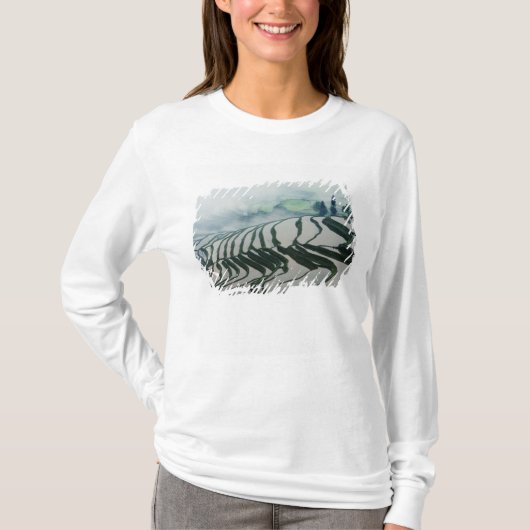 Morning Fog boven rijstvelden T-shirt (Voorkant)