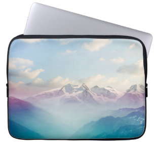 Morning Mist in een Alpenvallei Laptop Sleeve