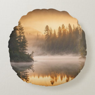 Morning Mist op de rivier in de Pines Rond Kussen