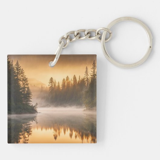 Morning Mist op de rivier in de Pines Sleutelhanger (Achterkant)