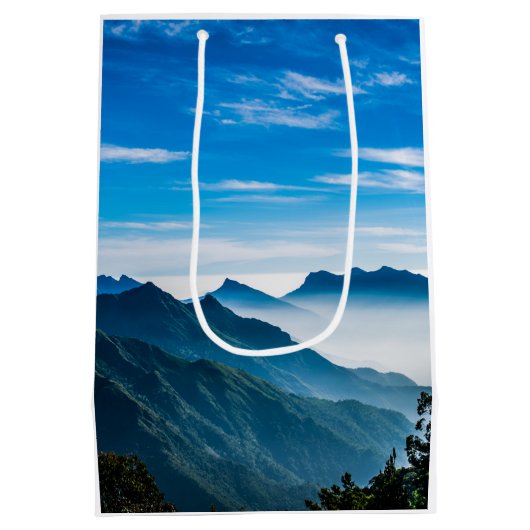 Morning Mountains Mist Landscape Medium Cadeauzakje (Achterkant)