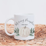 Morning Pumpkin Waterverf Pumpkin met naam Koffiemok<br><div class="desc">Cute Morning Pumpkin-herfstmok met naam,  kenmerkt moderne scripttypografie en een chic pastel waterverf pomkin met valbladeren op een witte achtergrond.</div>