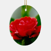 Morning Red Rose bedekt met dauwdruppels Keramisch Ornament (Rechts)